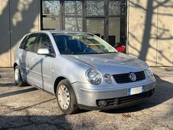 Argento Usata 2002 VW Polo Comfortline Tre volumi | 2800 € (Buon prezzo)