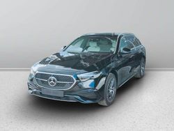 Nero ossidiana Nuova 2025 Mercedes E220 Station wagon | 70.900 € (Super prezzo)