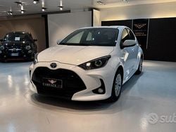 Bianco Usata 2022 Toyota Yaris Hybrid Lounge Tre volumi | 19.000 € (Buon prezzo)