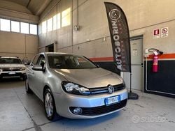 Argento Usata 2009 VW Golf VI Highline Tre volumi | 6900 € (Buon prezzo)