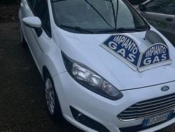 Bianco Usata 2015 Ford Fiesta Tre volumi | 5500 € (Buon prezzo)