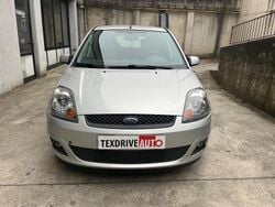 Argento Usata 2008 Ford Fiesta Ghia Tre volumi | 3000 € (Buon prezzo)