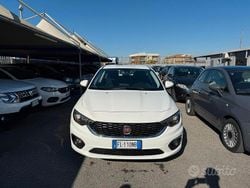 Bianco Usata 2017 Fiat Tipo Lounge Tre volumi | 8990 € (Molto cara)