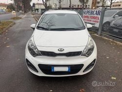 Bianco Usata 2014 Kia Rio Tre volumi | 5900 € (Buon prezzo)