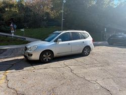 Grigio Usata 2009 Kia Carens Monovolume | 1800 € (Buon prezzo)