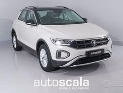 Grigio scuro metallizzato Usata 2023 VW T-Roc Life SUV | 20.990 € (Ottimo prezzo)
