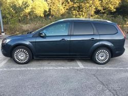 Grigio Usata 2010 Ford Focus Station wagon | 2700 € (Buon prezzo)