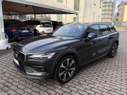 Grigio / metallizzato Usata 2021 Volvo V60 CC Business Edition Station wagon | 31.900 € (Buon prezzo)