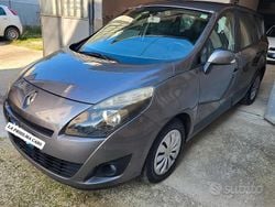 Grigio Usata 2009 Renault Grand Scénic III Dynamique Monovolume | 2400 € (Buon prezzo)