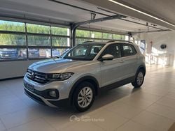 Reflex silver metallizzato Usata 2023 VW T-Cross Style SUV | 17.490 € (Buon prezzo)