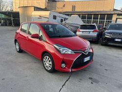 Other Usata 2015 Toyota Yaris Lounge Tre volumi | 5900 € (Buon prezzo)