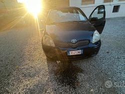Blu/azzurro Usata 2005 Toyota Yaris Due volumi | 1800 € (Ottimo prezzo)