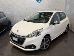 Bianco Usata 2017 Peugeot 208 Allure Due volumi | 7500 € (Buon prezzo)