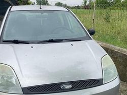 Usata 2003 Ford Fiesta Due volumi | 1600 € (Buon prezzo)