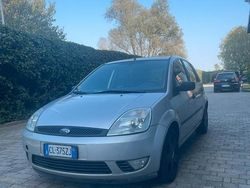 Grigio Usata 2004 Ford Fiesta Tre volumi | 2800 € (Cara)