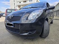 Nero Usata 2008 Toyota Yaris Tre volumi | 2999 € (Ottimo prezzo)