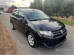 Nero Usata 2013 Dacia Sandero Tre volumi | 3990 € (Cara)