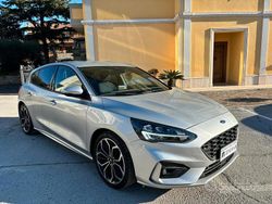 Grigio Usata 2020 Ford Focus ST-Line Tre volumi | 12.500 € (Buon prezzo)