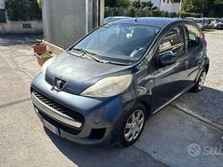 Grigio Usata 2009 Peugeot 107 Due volumi | 2900 € (Buon prezzo)