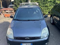Grigio Usata 2004 Ford Fiesta Due volumi | 1900 € (Buon prezzo)
