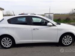 Bianco Usata 2013 Alfa Romeo Giulietta Due volumi | 5500 € (Buon prezzo)