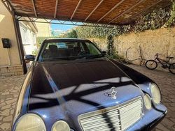 Blu Usata 2000 Mercedes E270 Tre volumi | 9000 €