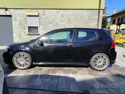 Nero Usata 2006 VW Golf V R Due volumi | 9000 €