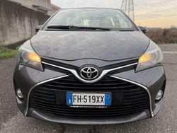 Grigio Usata 2017 Toyota Yaris Lounge Tre volumi | 6950 € (Buon prezzo)