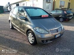 Grigio Usata 2005 Mercedes A180 Elegance Tre volumi | 3950 € (Molto cara)