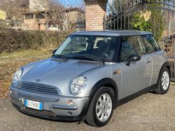 Grigio Usata 2004 Mini ONE Due volumi | 2800 € (Molto cara)
