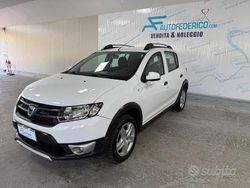 Bianco Usata 2014 Dacia Sandero Prestige Tre volumi | 5990 € (Buon prezzo)