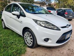 Bianco Usata 2010 Ford Fiesta Tre volumi | 3900 € (Buon prezzo)