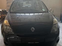 Nero Usata 2009 Renault Clio II Tre volumi | 2200 € (Buon prezzo)