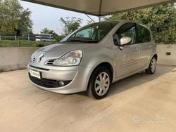 Argento Usata 2011 Renault Grand Modus Monovolume | 4999 € (Buon prezzo)