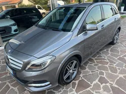 Grigio Usata 2015 Mercedes B200 Executive Monovolume | 8800 € (Buon prezzo)
