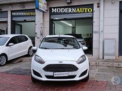 Bianco Usata 2015 Ford Fiesta Tre volumi | 6900 € (Buon prezzo)