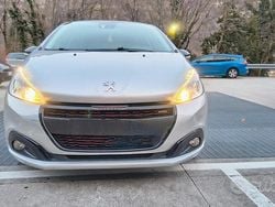 Grigio Usata 2017 Peugeot 208 GT-line Due volumi | 10.700 € (Buon prezzo)