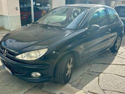 Nero Usata 2003 Peugeot 206 Due volumi | 990 € (Buon prezzo)