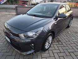 Grigio Usata 2018 Kia Rio Tre volumi | 7700 € (Ottimo prezzo)