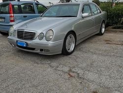 Usata 2000 Mercedes E240 Tre volumi | 6000 €
