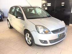 Grigio Usata 2007 Ford Fiesta Titanium Tre volumi | 2690 € (Buon prezzo)