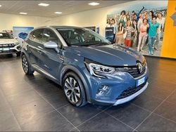 Blu scuro Usata 2022 Renault Captur Techno SUV | 17.500 € (Buon prezzo)