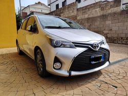 Usata 2016 Toyota Yaris Lounge Tre volumi | 9990 € (Cara)