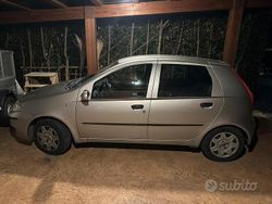 Grigio Usata 2005 Fiat Punto Dynamic Tre volumi | 2000 € (Buon prezzo)