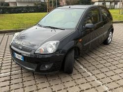Nero Usata 2006 Ford Fiesta Due volumi | 2500 € (Buon prezzo)