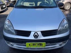 Grigio Usata 2005 Renault Clio II Tre volumi | 1399 € (Ottimo prezzo)