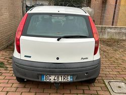 Bianco Usata 2000 Fiat Punto Tre volumi | 800 €