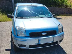 Usata 2005 Ford Fusion Tre volumi | 2000 €