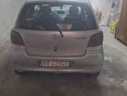 Grigio Usata 1999 Toyota Yaris Tre volumi | 1000 €