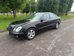 Nero Usata 2002 Mercedes E240 Tre volumi | 5900 €